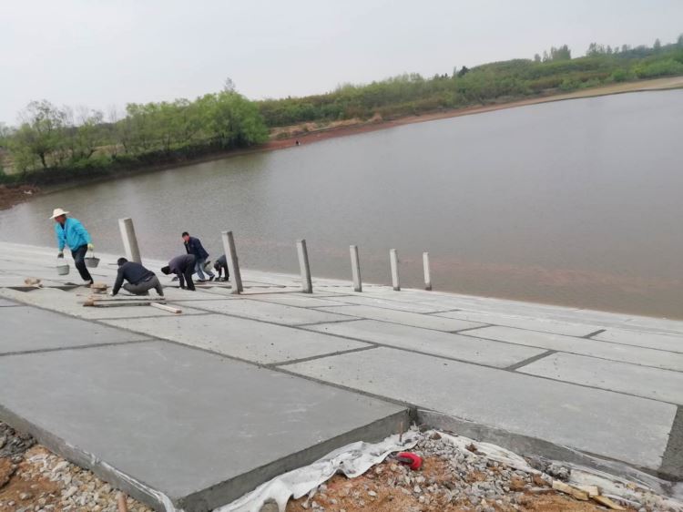 信陽市水利局局長張雨同志深入潢川縣檢查指導我公司監(jiān)理項目